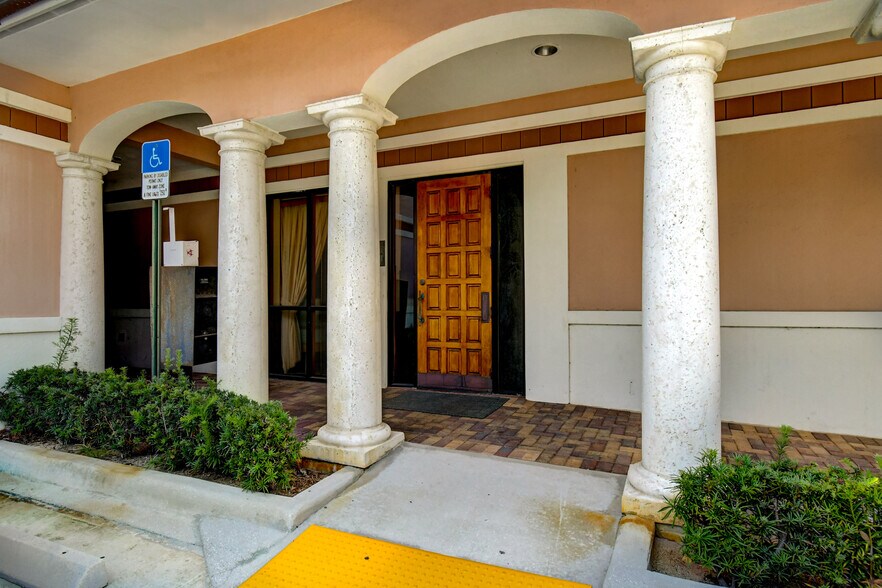 More Photos Of 2314 Seacrest Blvd, Boynton Beach Medical For Lease