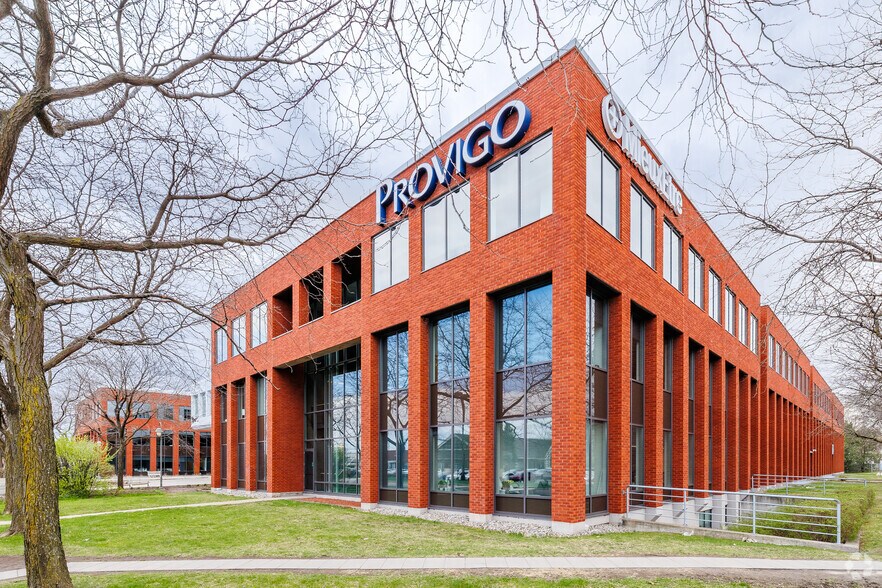More Photos Of 400 Av Sainte-Croix, Saint-Laurent Office For Lease