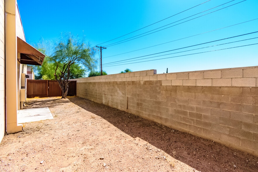 More Photos Of 1216 E Pennsylvania St, Tucson Warehouse For Lease