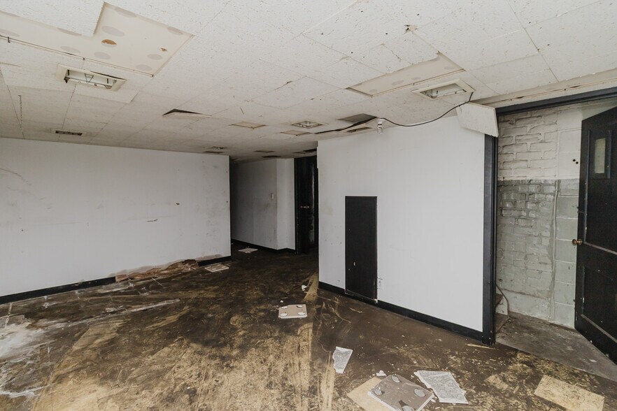 More Photos Of 470 N Seneca St, Wichita Warehouse For Sale