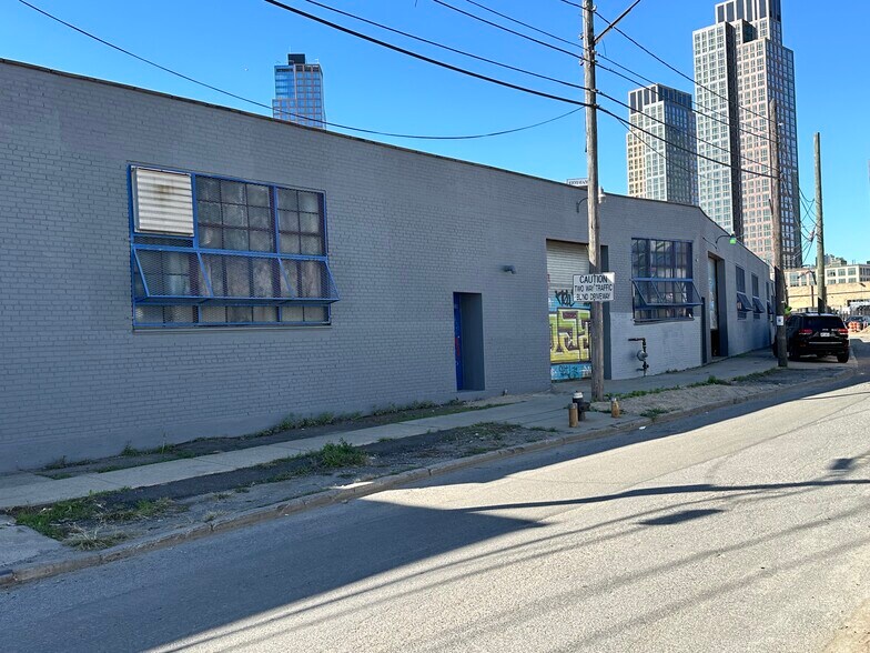 Primary Photo Of 53-01 Vernon Blvd, Long Island City Warehouse For Lease