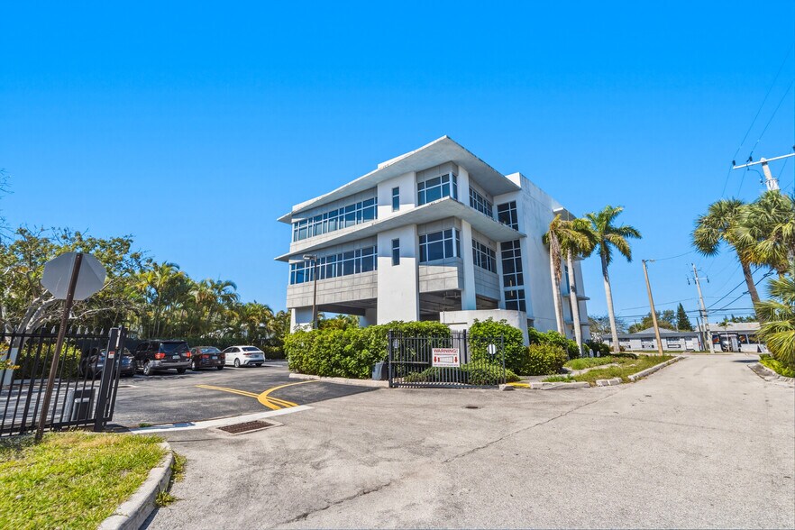 More Photos Of 3330 N Federal Hwy, Boynton Beach Office For Lease