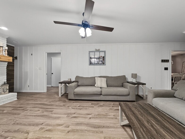 More Photos Of 5602 Highway 69 N, Northport Flex For Sale