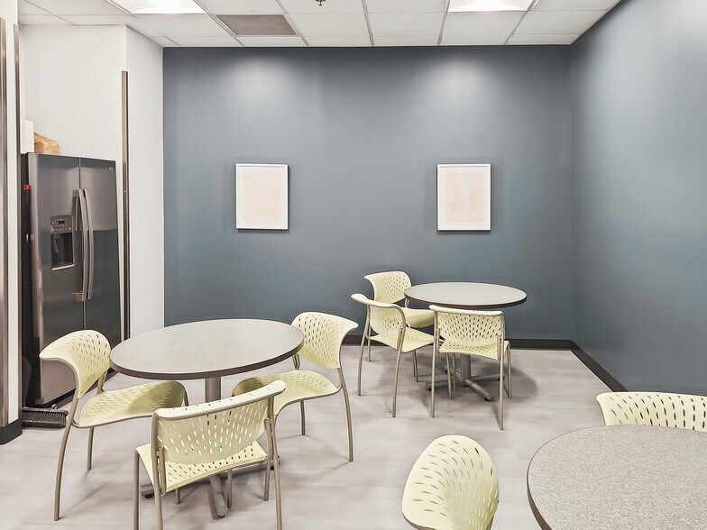 More Photos Of 330 Crossing Blvd, Orange Park Coworking Space