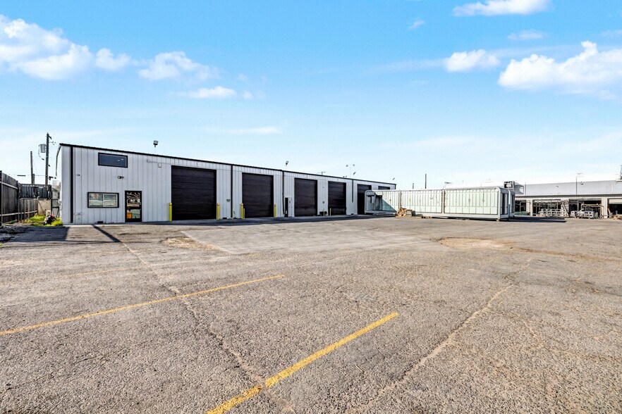 More Photos Of 3635 Polaris Ave, Las Vegas Industrial For Lease