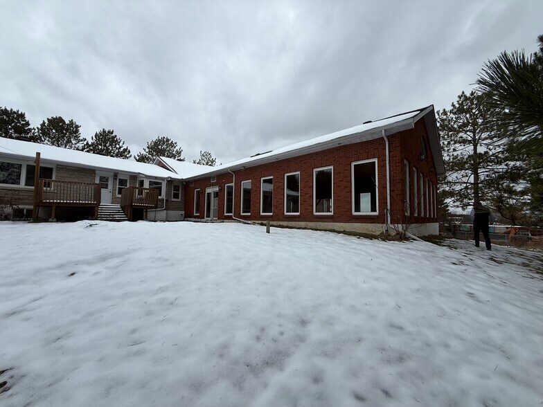 More Photos Of 8411 Russell Rd, Ottawa Flex For Sale