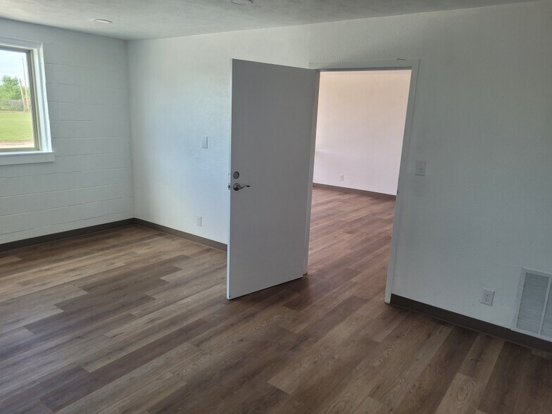 More Photos Of 406 Oak St, Wichita Falls Warehouse For Lease