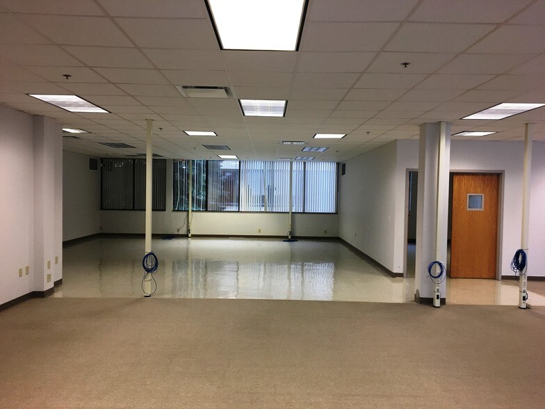 More Photos Of 195 Union St, Newark Office For Sale