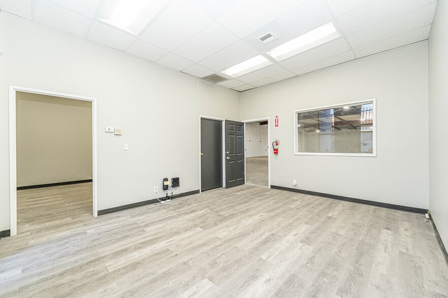 More Photos Of 934 Avila St, Los Angeles Warehouse For Lease