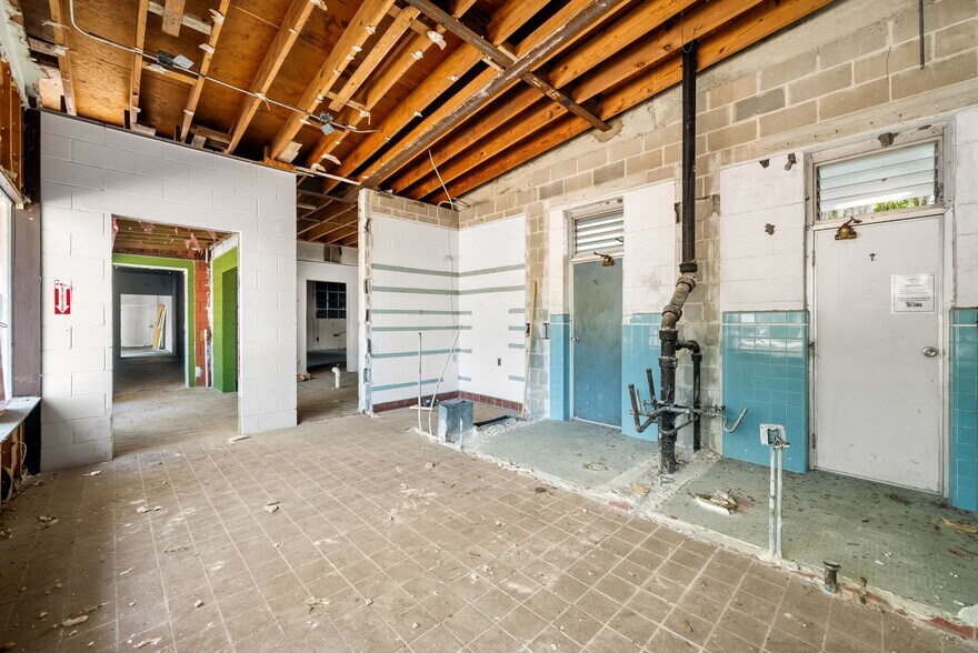 More Photos Of 519 NW 10th Ave, Gainesville General Retail For Sale