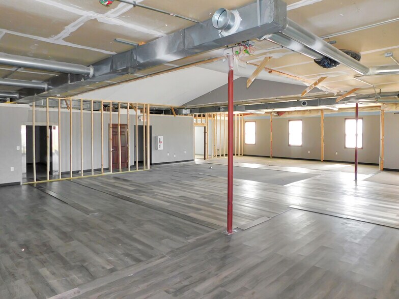 More Photos Of 769 N Blackhawk Blvd, Rockton Office For Lease