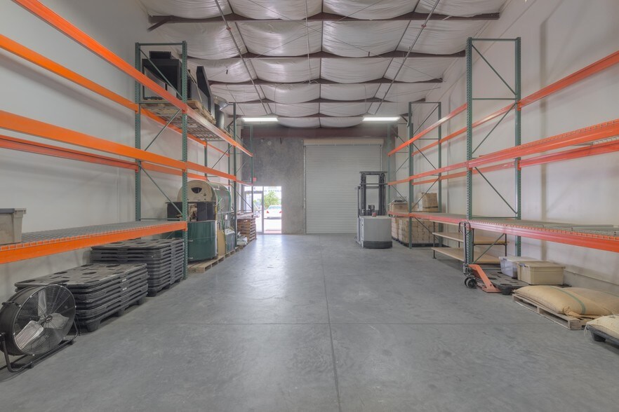 More Photos Of 1220 Biscayne Blvd, Deland Warehouse For Lease