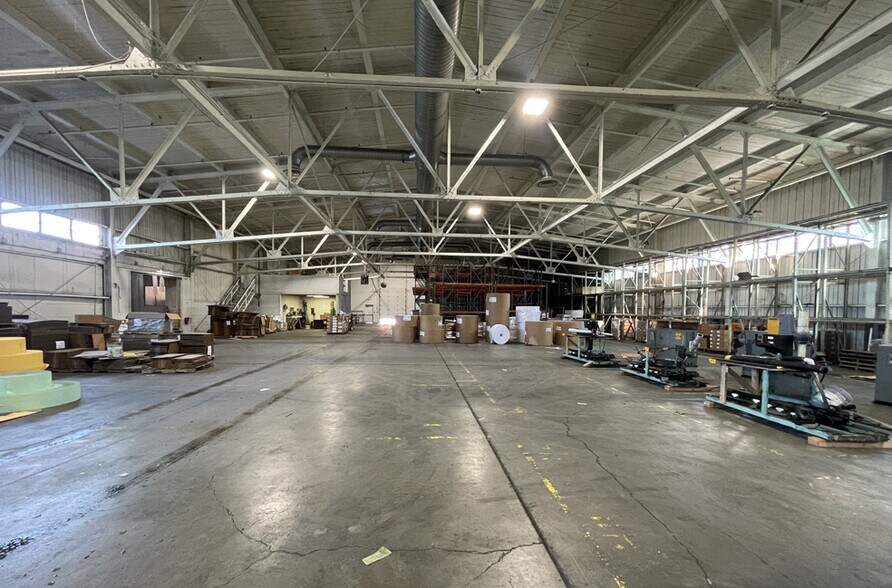More Photos Of 1225 E West Maple Rd, Walled Lake Manufacturing For Lease