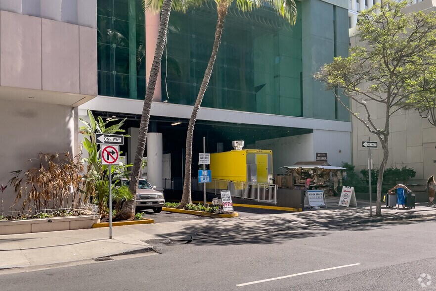 More Photos Of 325 Seaside Ave, Honolulu Theater Concert Hall For Lease