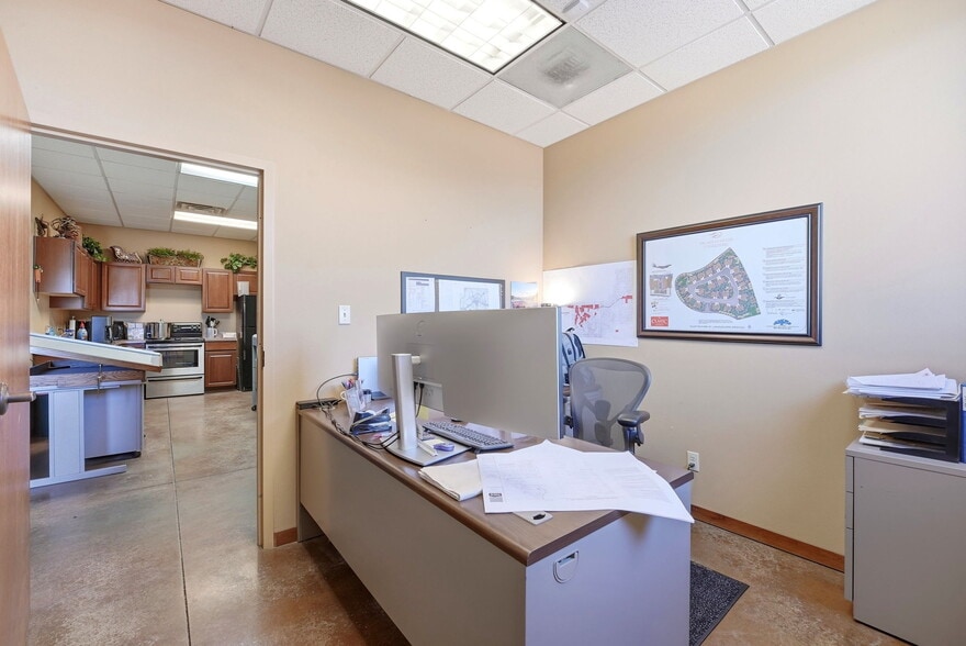 More Photos Of 1925 Aeroplaza Dr, Colorado Springs Warehouse For Lease