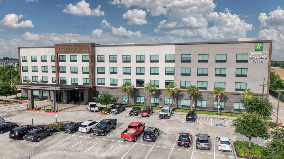 More Photos Of 21606 Spring Plaza Dr, Spring Hotel For Sale