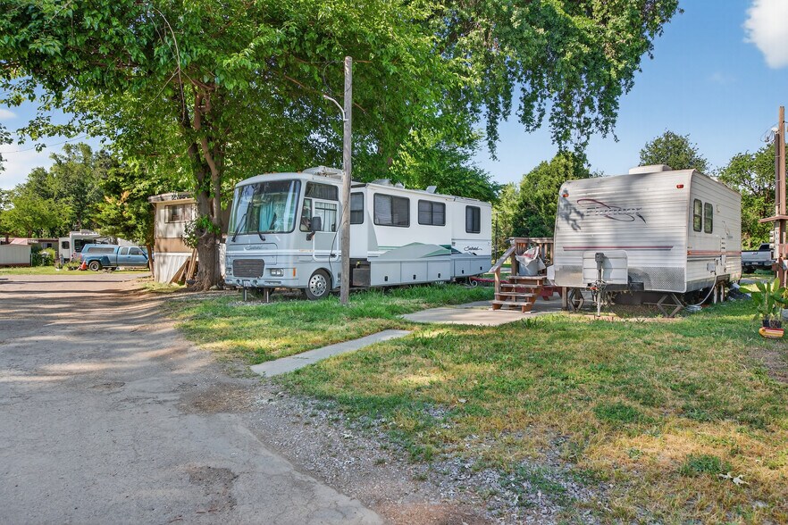 More Photos Of 25433 South Ave, Corning Manufactured Housing Mobile Home Park For Sale