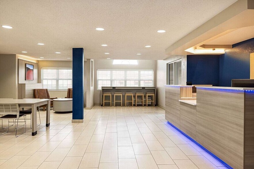 More Photos Of 424 20th St S, New Ulm Hotel For Sale