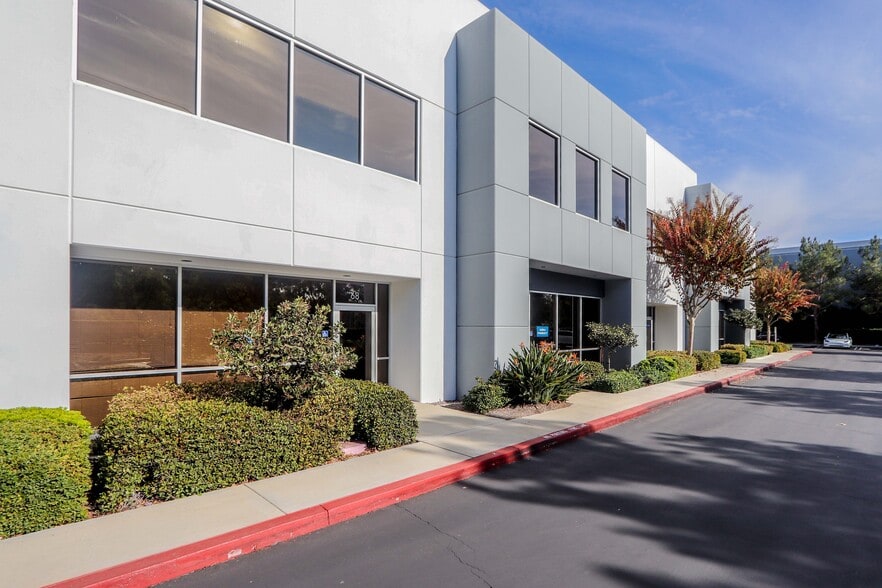 More Photos Of 64-76 Maxwell, Irvine Light Manufacturing For Lease