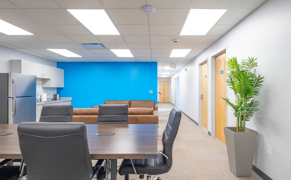 More Photos Of 10949 E Peakview Ave, Englewood Manufacturing For Lease