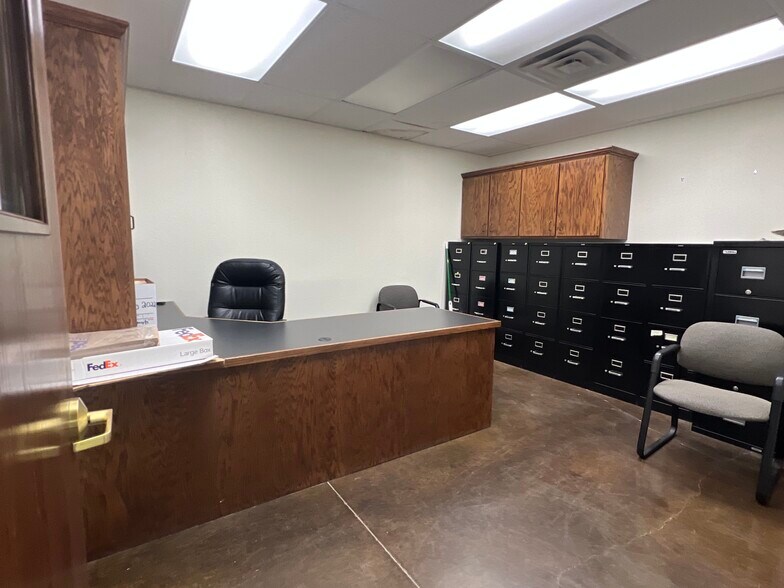 More Photos Of 4301 Danhil Dr, Brownwood Manufacturing For Lease