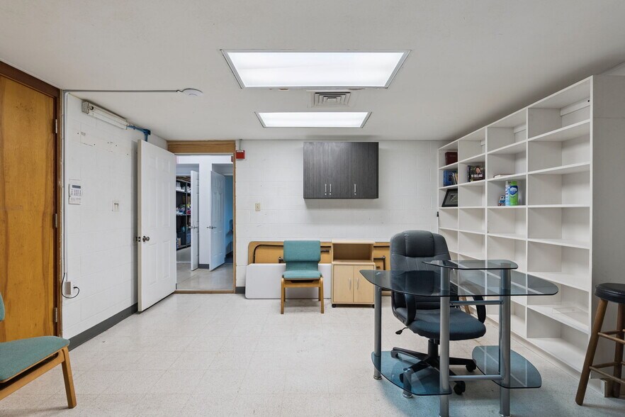 More Photos Of 9300 University Blvd, Orlando Specialty For Sale