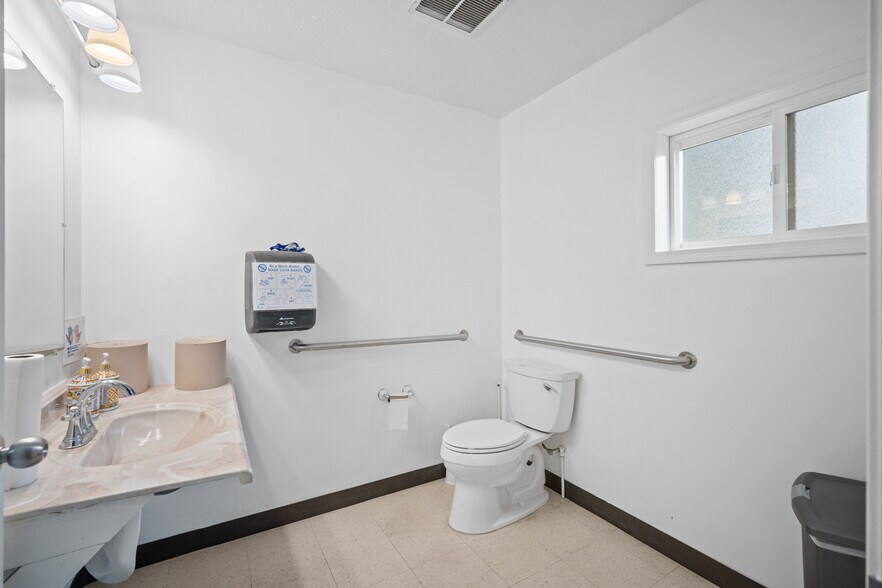 More Photos Of 5942 Portal Way, Ferndale Loft Creative Space For Lease