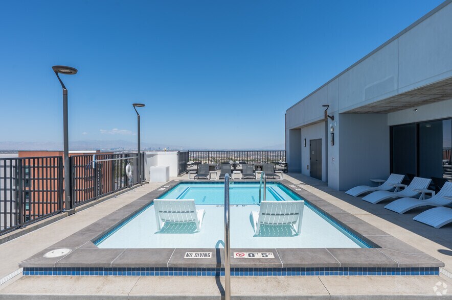 More Photos Of 215-219 S Water St, Henderson Apartments For Lease