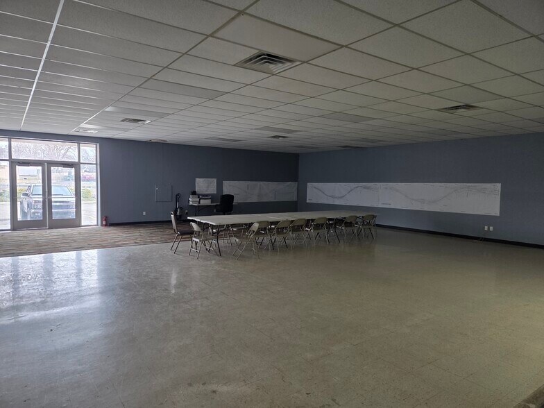 More Photos Of 3095 N Genesee Rd, Flint Freestanding For Lease