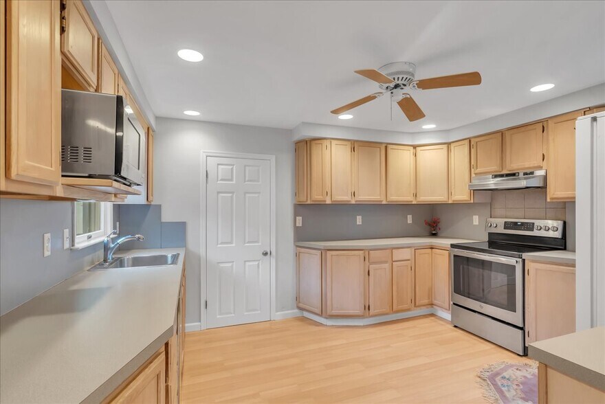 More Photos Of 47-49 Furnace ave, Wanaque Flex For Sale