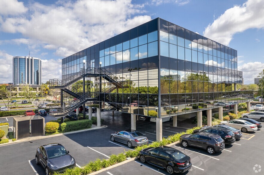 More Photos Of 4701 Von Karman Ave, Newport Beach Loft Creative Space For Lease