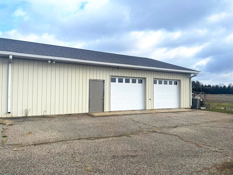 More Photos Of 15675 Morris Industrial Dr, Schoolcraft Industrial For Sale