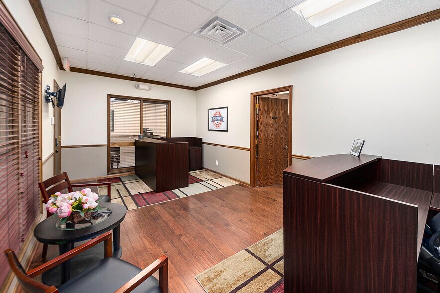More Photos Of 115-125 E Park St, Olathe Office For Sale