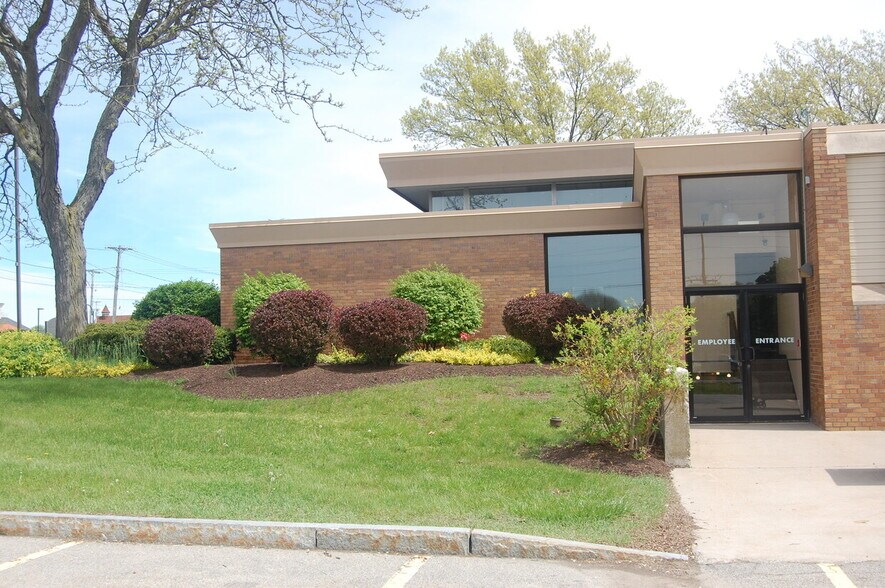 More Photos Of 2465 W Ridge Rd, Rochester Office For Lease