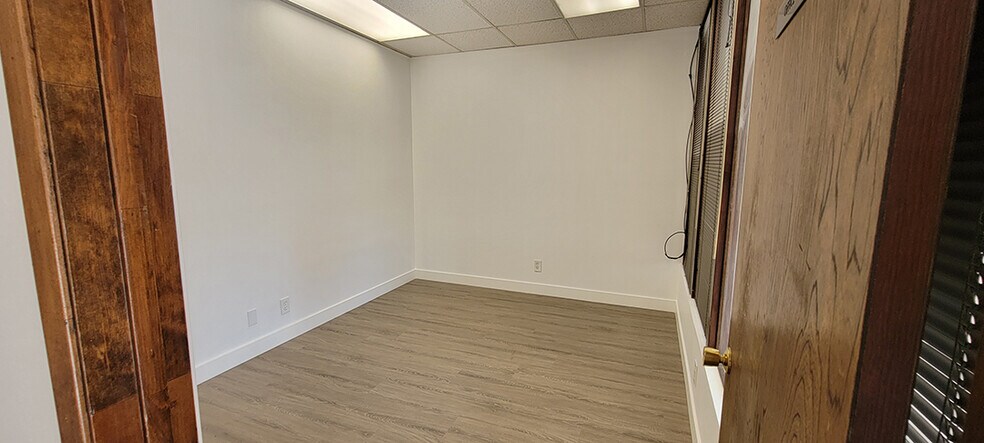 More Photos Of 6047 Tampa Ave, Tarzana Office For Lease
