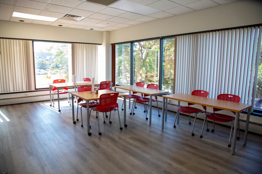 More Photos Of 100 S Shore Dr, East Haven Medical For Lease