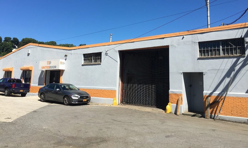 More Photos Of 21 Saw Mill River Rd, Yonkers Showroom For Lease