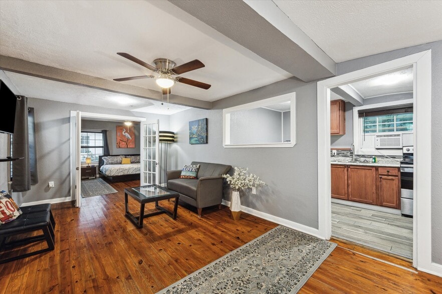 More Photos Of 1502 Market St, Galveston Hospitality For Sale