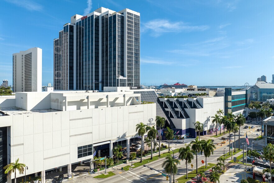 More Photos Of 1601 Biscayne Blvd, Miami Hotel For Lease