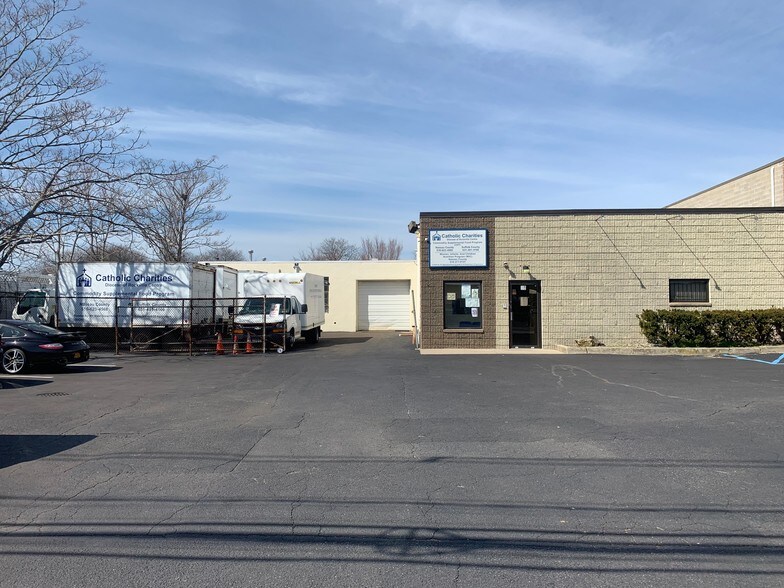 More Photos Of 38 Saint Johns Pl, Freeport Warehouse For Lease