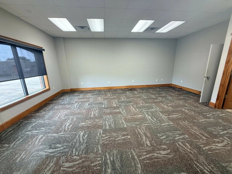 More Photos Of 830 Southpark Cir, Athens Office For Lease