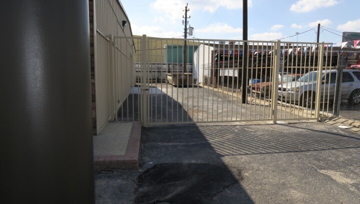 More Photos Of 6734 Larkwood Dr, Houston Freestanding For Lease