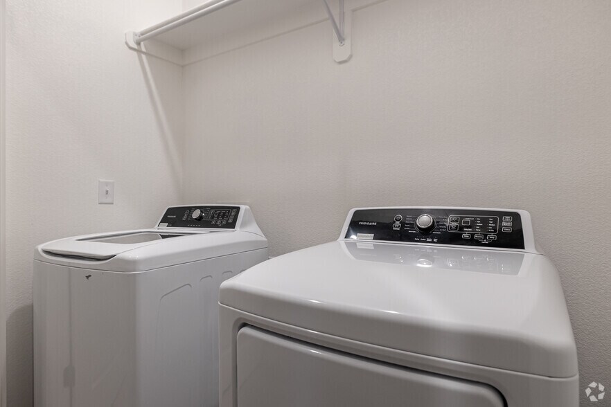 More Photos Of 275 N Hunter St, Farmington Apartments For Sale