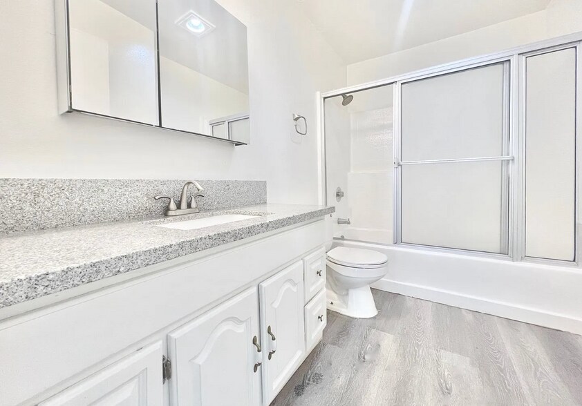 More Photos Of 7437 Haskell Ave, Van Nuys Apartments For Sale