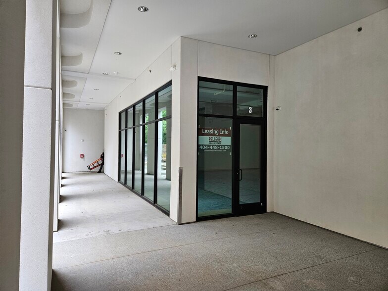 More Photos Of 514 Flat Shoals Ave, Atlanta Bank For Lease
