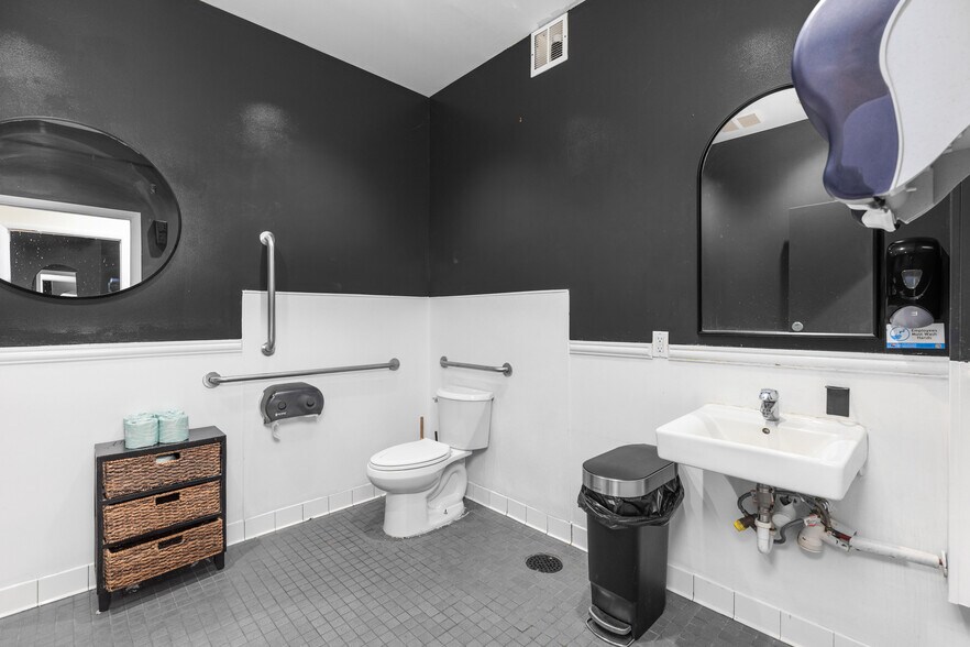 More Photos Of 442 High St, Lyons Restaurant For Sale
