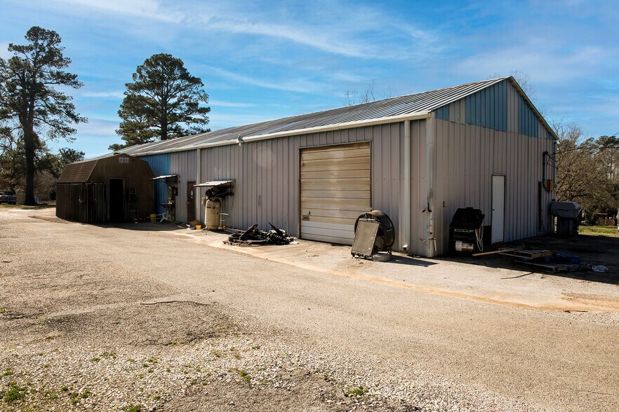 More Photos Of 1011 Redbud, Overton Warehouse For Sale