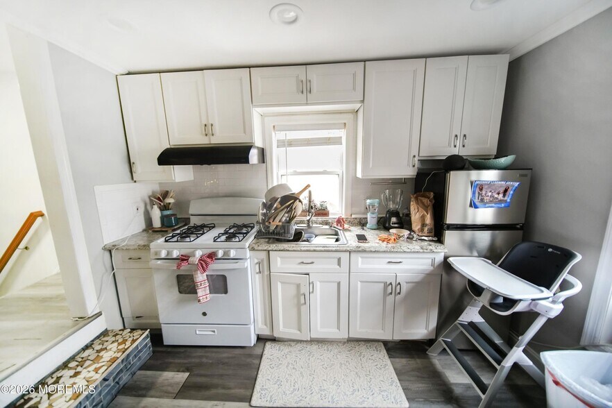 More Photos Of 79 Throckmorton St, Freehold Apartments For Sale