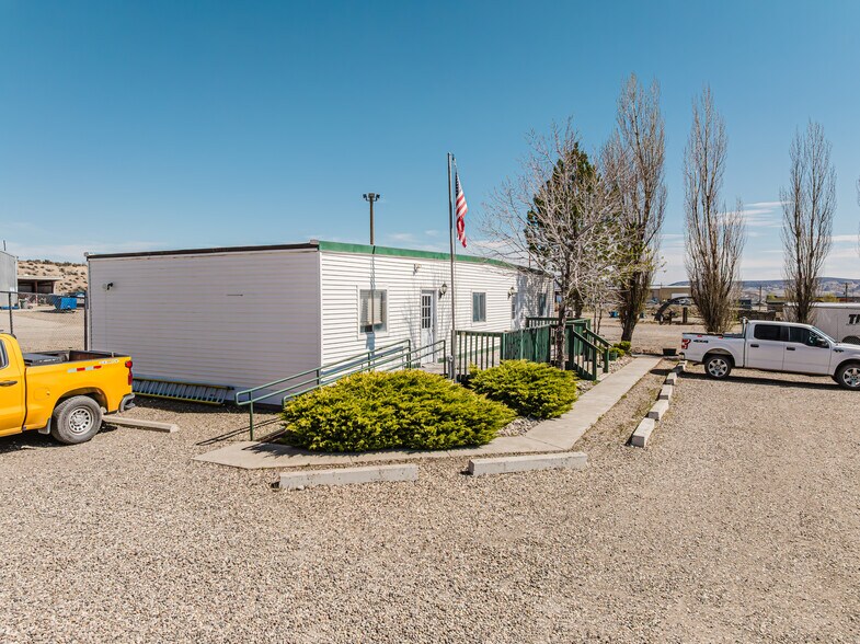 More Photos Of 824 Poplar St, Carlin Industrial For Sale
