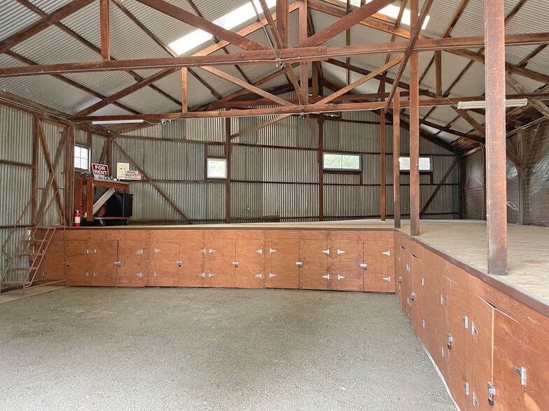 More Photos Of 21 Frances St, Santa Rosa Warehouse For Lease